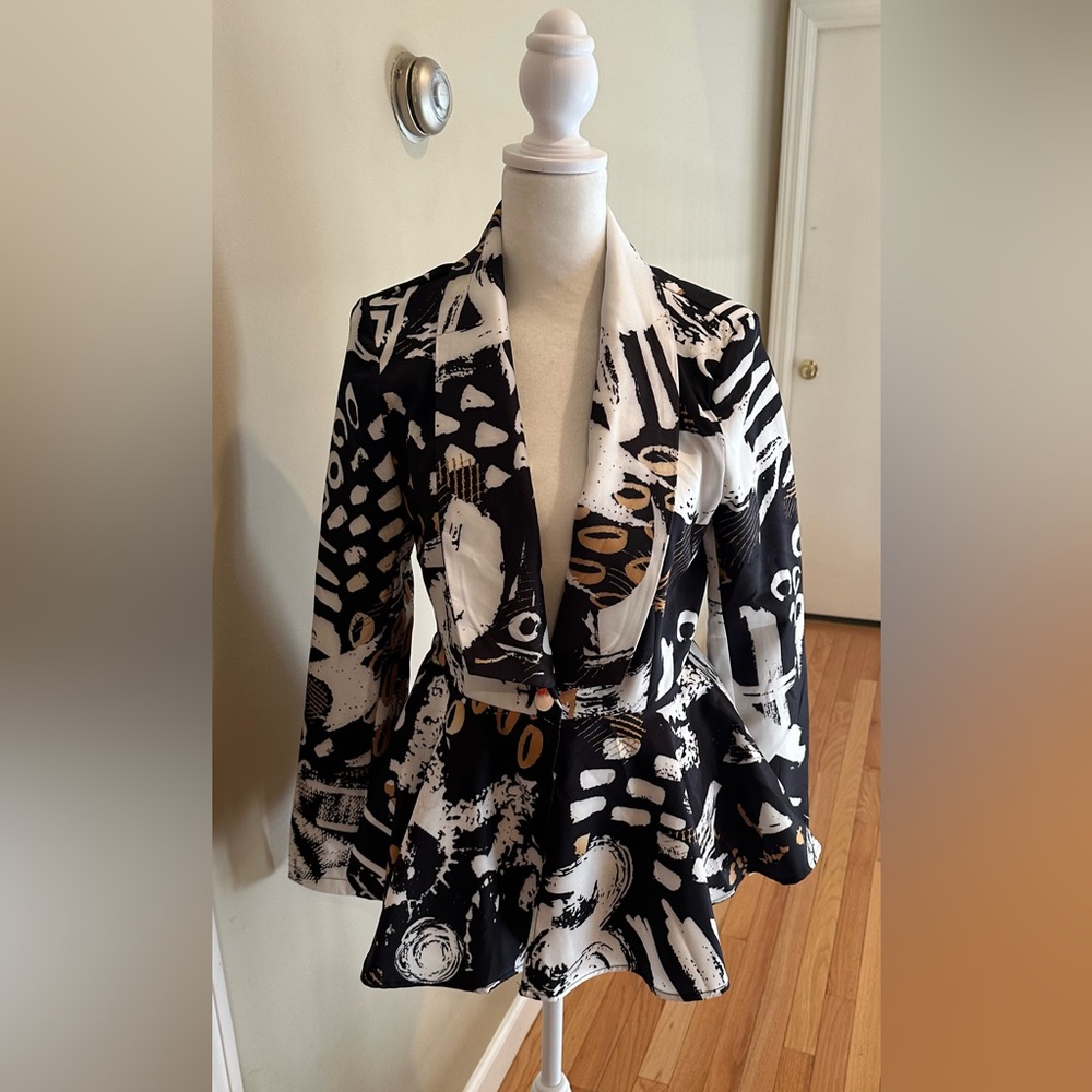 SHEIN Two Piece Suit with Shorts size small New With Tags